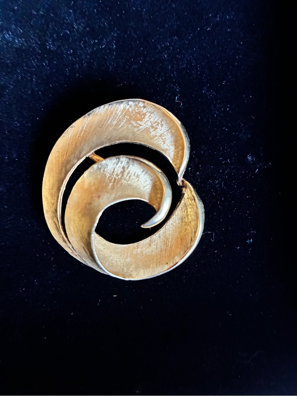 Vintage Trifari Gold-Tone Sculptural Swirl Brooch